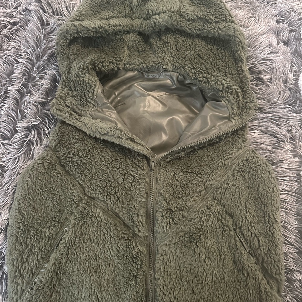 Olive green Sherpa Zyia winter vest. Worn once. Like new